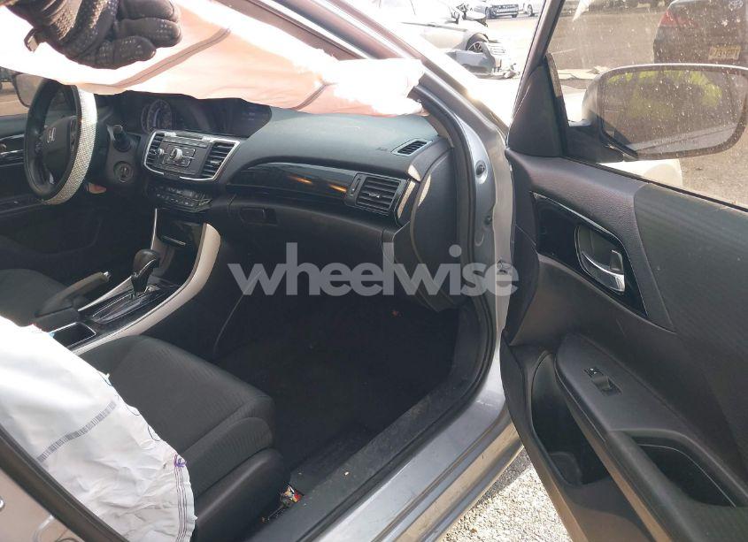 Photo 5 of 2017 Honda Accord LX (VIN 1HGCR2F31HA285783)