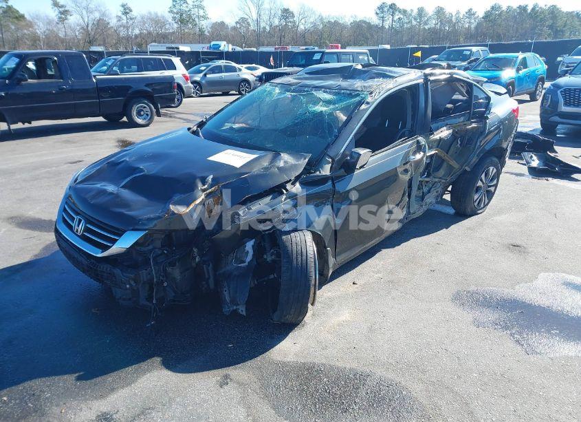 Photo 2 of 2013 Honda Accord SDN (VIN 1HGCR2F32DA211170)