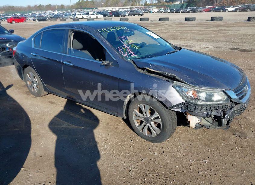 2015 Honda Accord LX (VIN 1HGCR2F32FA047440) main photo