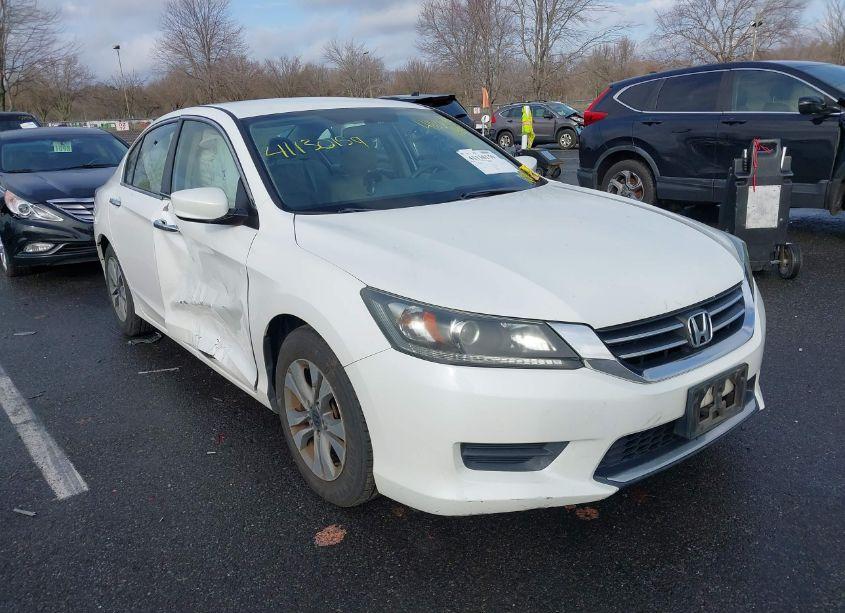 2015 Honda Accord LX (VIN 1HGCR2F32FA150356) main photo