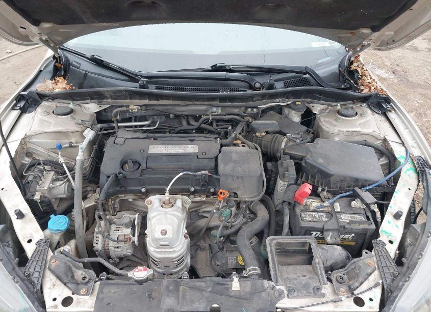 Photo 10 of 2015 Honda Accord LX (VIN 1HGCR2F32FA236878)
