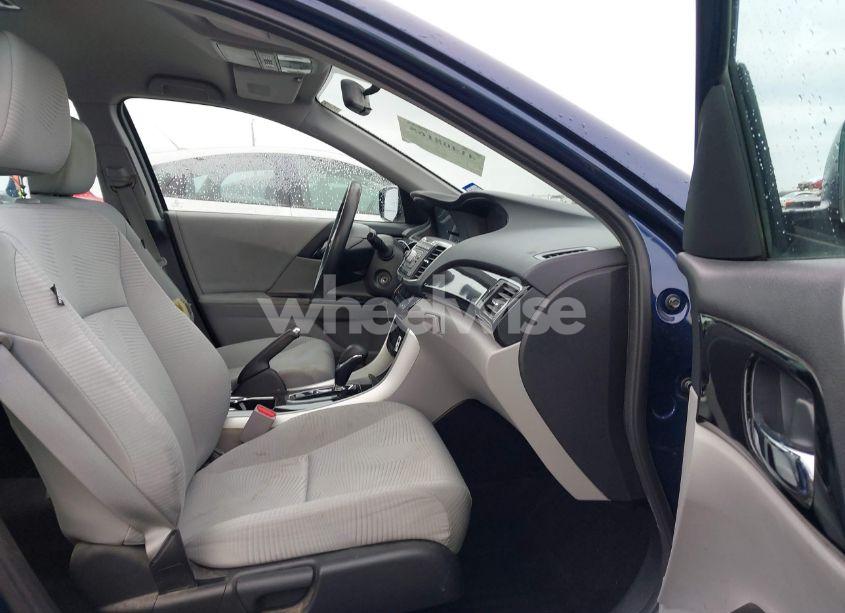 Photo 5 of 2016 Honda Accord LX (VIN 1HGCR2F32GA002080)