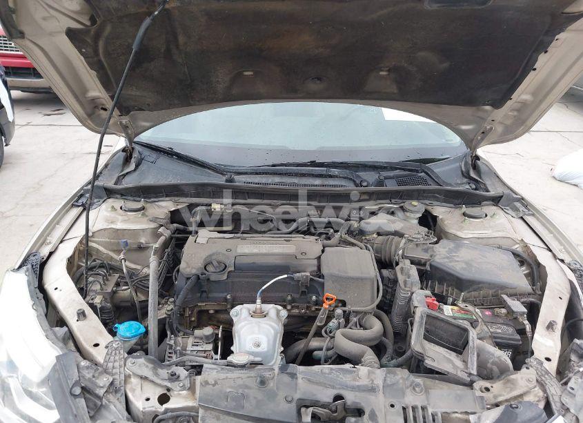 Photo 10 of 2016 Honda Accord LX (VIN 1HGCR2F32GA028727)