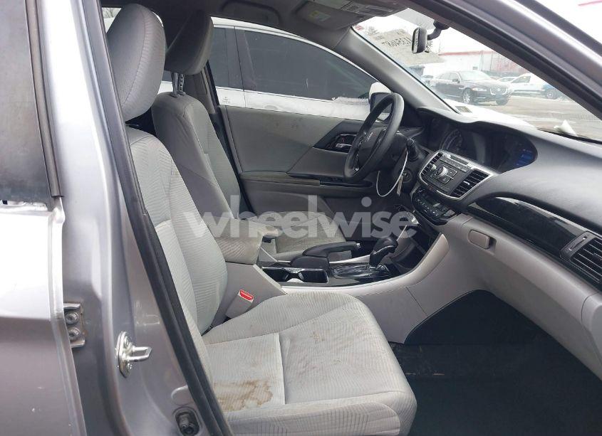 Photo 5 of 2016 Honda Accord LX (VIN 1HGCR2F32GA050405)