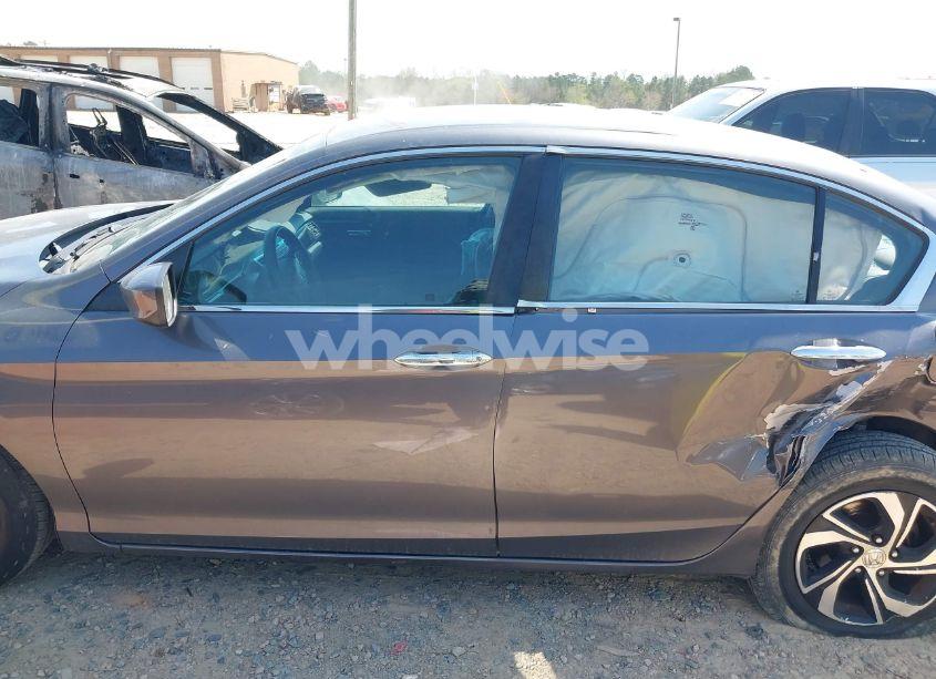 Photo 13 of 2017 Honda Accord LX (VIN 1HGCR2F32HA078464)