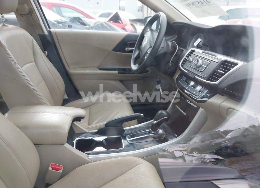 Photo 5 of 2017 Honda Accord LX (VIN 1HGCR2F32HA119658)