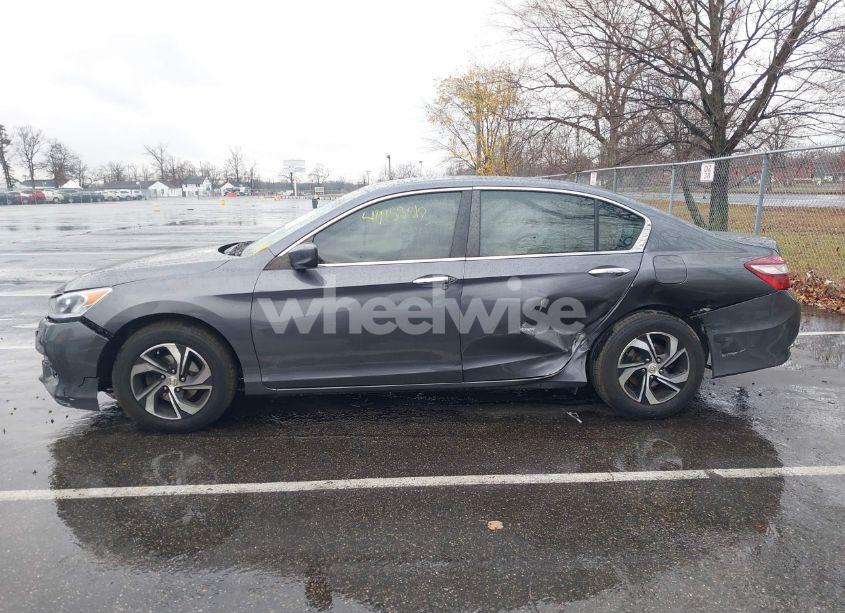 Photo 14 of 2017 Honda Accord LX (VIN 1HGCR2F32HA220456)