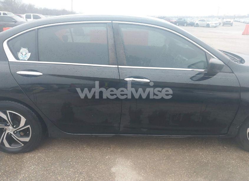 Photo 13 of 2017 Honda Accord LX (VIN 1HGCR2F32HA221090)