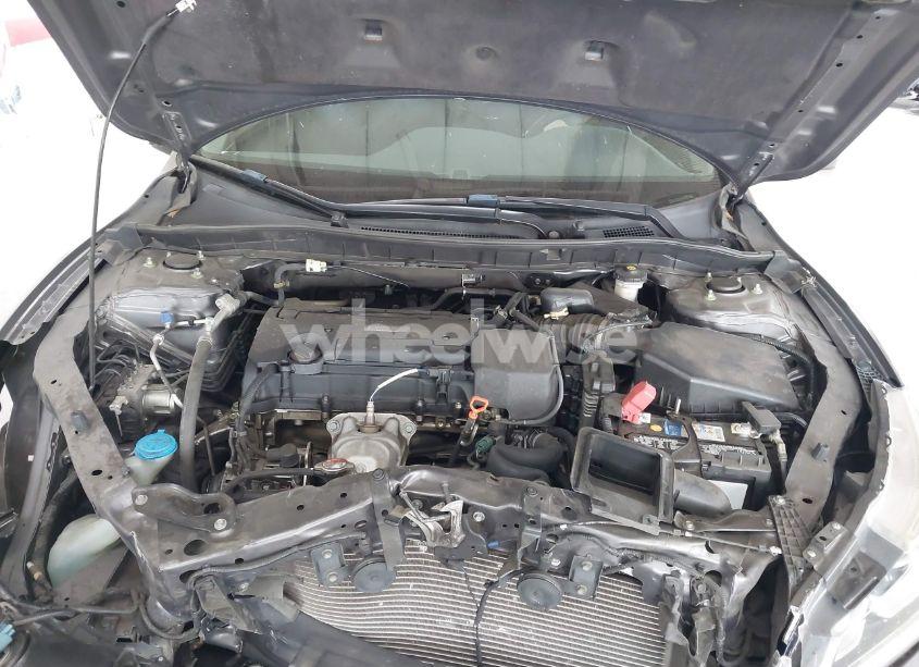 Photo 10 of 2017 Honda Accord LX (VIN 1HGCR2F32HA261878)