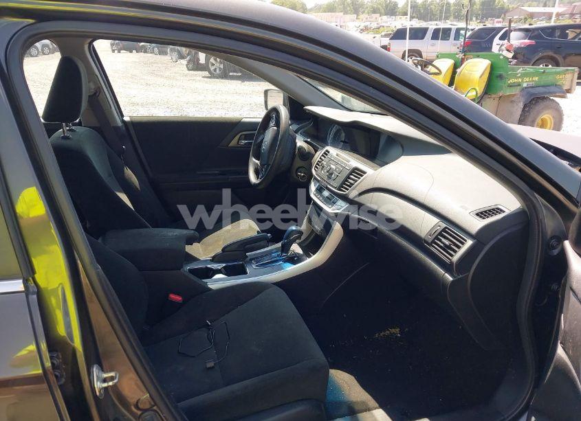 Photo 5 of 2013 Honda Accord LX (VIN 1HGCR2F33DA184934)