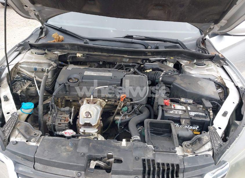 Photo 10 of 2014 Honda Accord LX (VIN 1HGCR2F33EA126971)