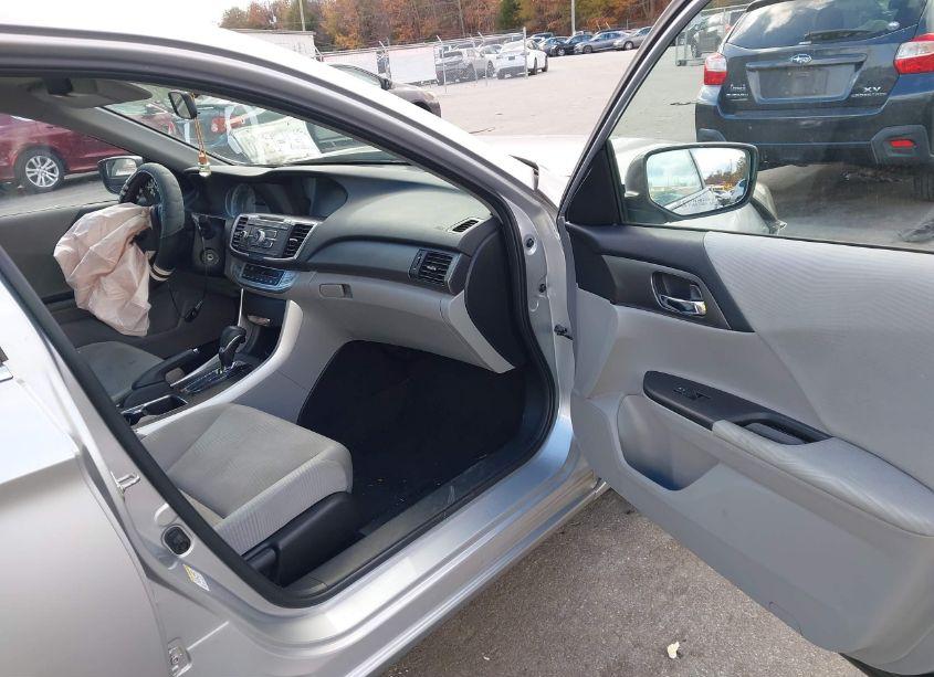 Photo 5 of 2015 Honda Accord LX (VIN 1HGCR2F33FA010011)