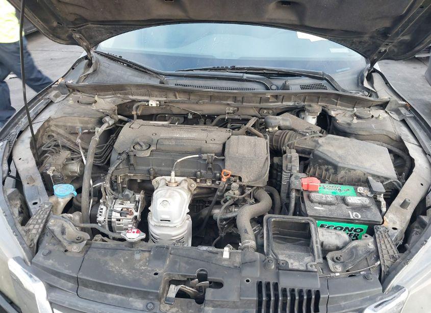 Photo 10 of 2015 Honda Accord LX (VIN 1HGCR2F33FA229566)