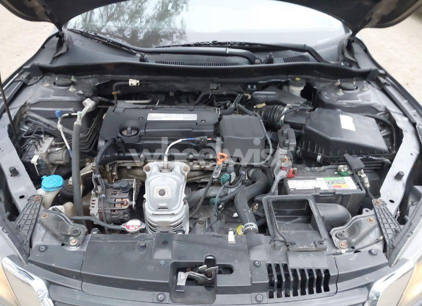 Photo 10 of 2015 Honda Accord LX (VIN 1HGCR2F33FA235884)