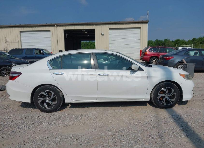 Photo 13 of 2016 Honda Accord LX (VIN 1HGCR2F33GA069951)