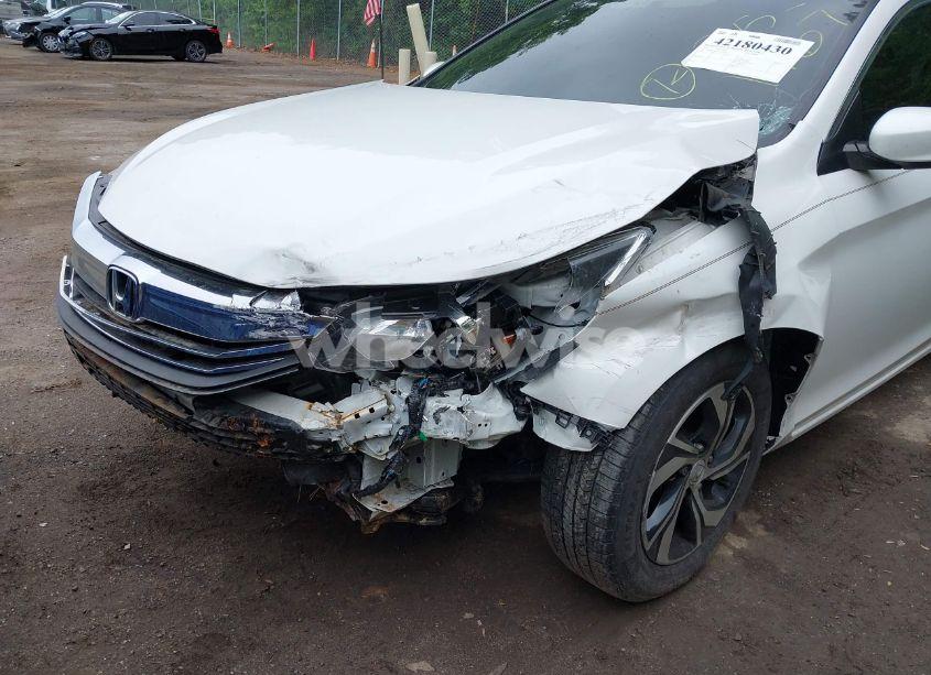 Photo 6 of 2017 Honda Accord LX (VIN 1HGCR2F33HA120995)
