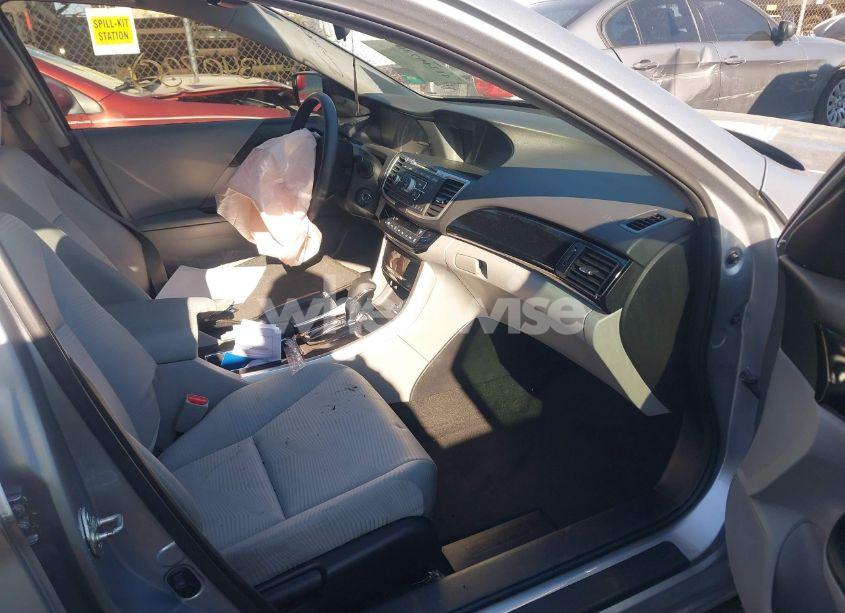 Photo 5 of 2017 Honda Accord LX (VIN 1HGCR2F33HA135903)