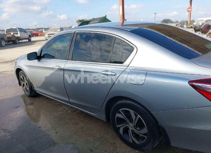 Photo 14 of 2017 Honda Accord LX (VIN 1HGCR2F33HA177214)