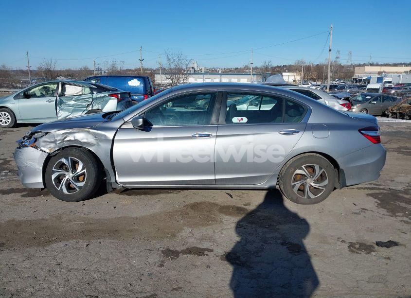 Photo 14 of 2017 Honda Accord LX (VIN 1HGCR2F33HA193428)