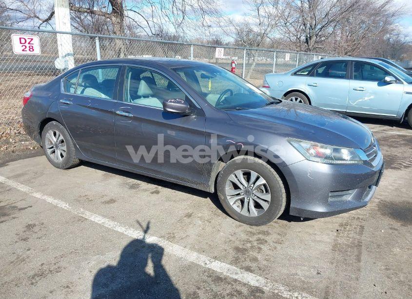 2015 Honda Accord LX (VIN 1HGCR2F35FA240584) main photo