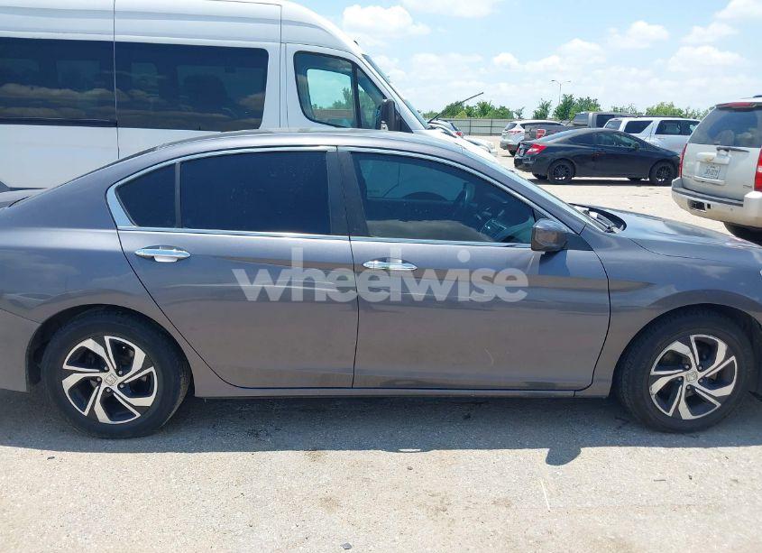 Photo 13 of 2016 Honda Accord LX (VIN 1HGCR2F35GA116770)