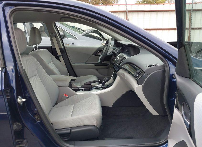 Photo 5 of 2017 Honda Accord LX (VIN 1HGCR2F35HA066700)