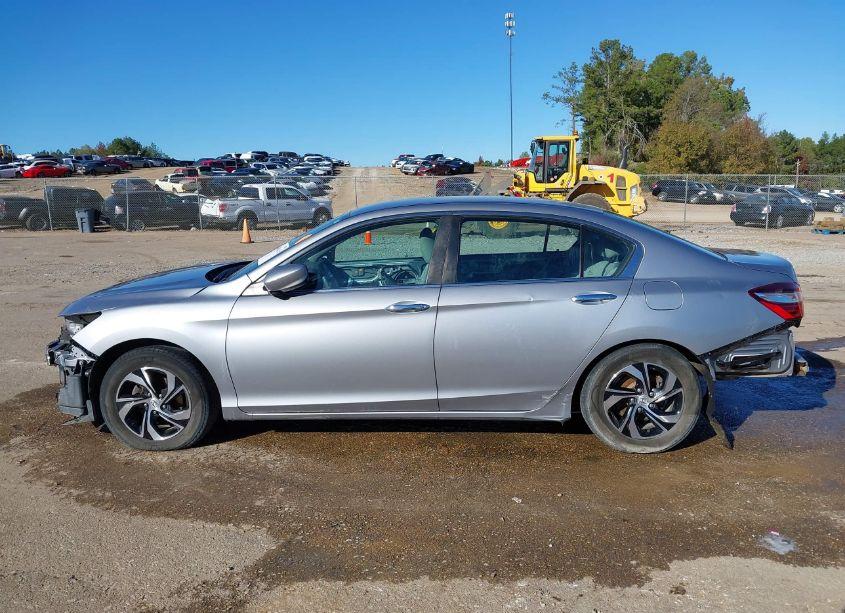 Photo 15 of 2017 Honda Accord LX (VIN 1HGCR2F35HA077583)