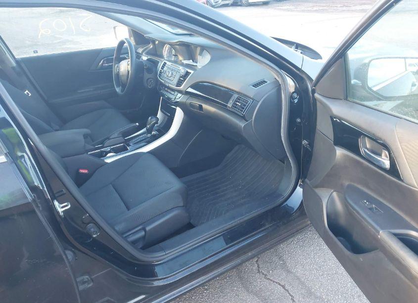 Photo 5 of 2017 Honda Accord LX (VIN 1HGCR2F35HA080466)