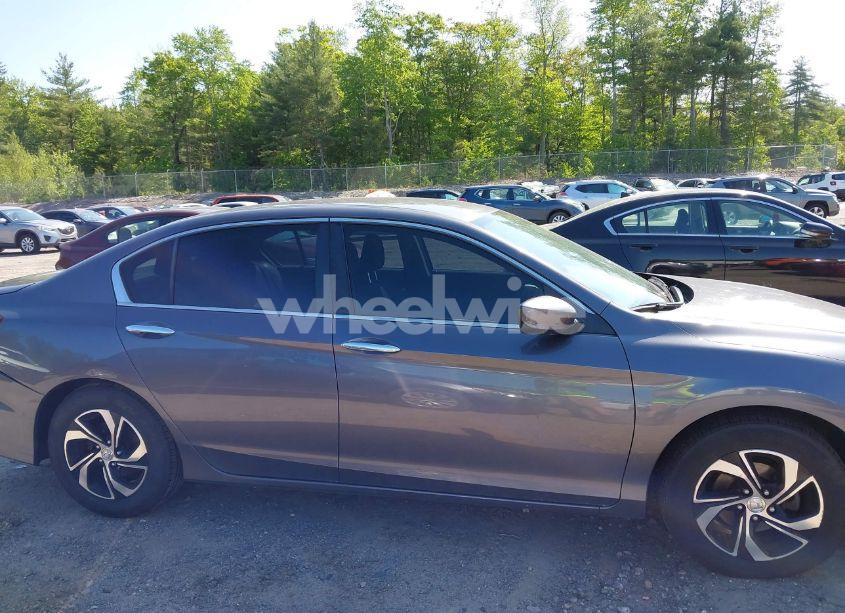 Photo 13 of 2017 Honda Accord LX (VIN 1HGCR2F36HA220492)