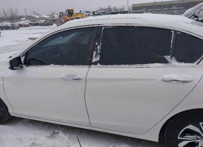 Photo 14 of 2017 Honda Accord LX (VIN 1HGCR2F37HA088746)