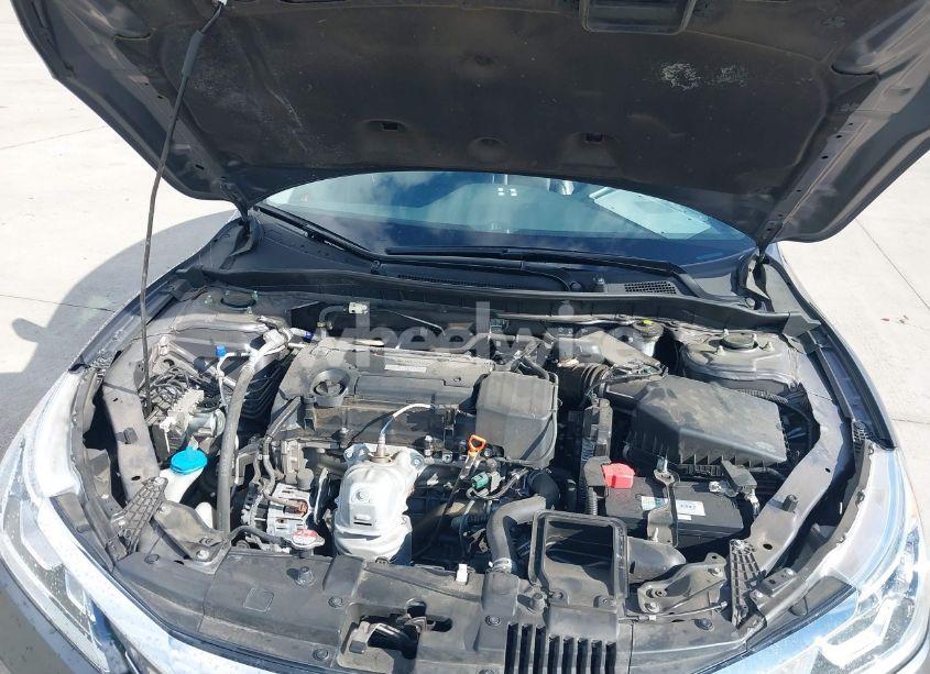 Photo 10 of 2017 Honda Accord LX (VIN 1HGCR2F37HA112642)