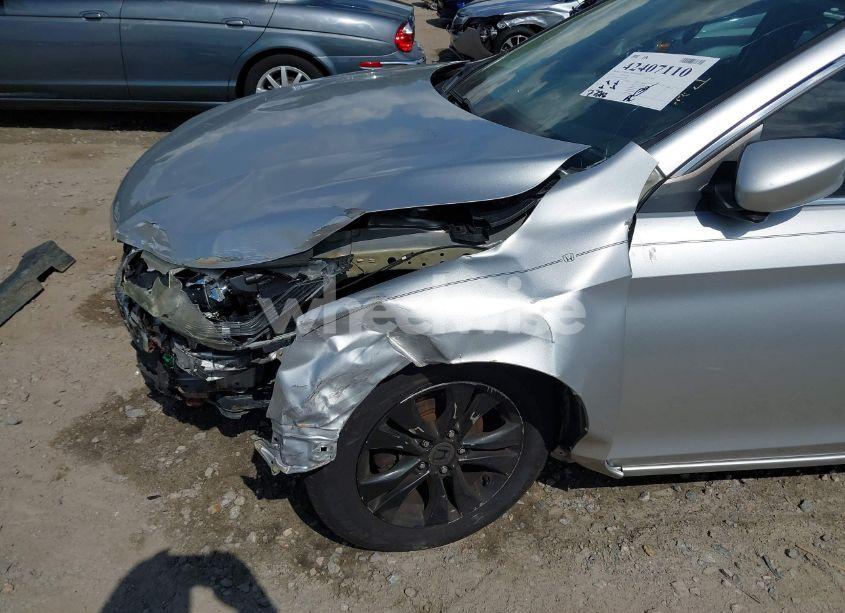 Photo 18 of 2015 Honda Accord LX (VIN 1HGCR2F38FA187136)