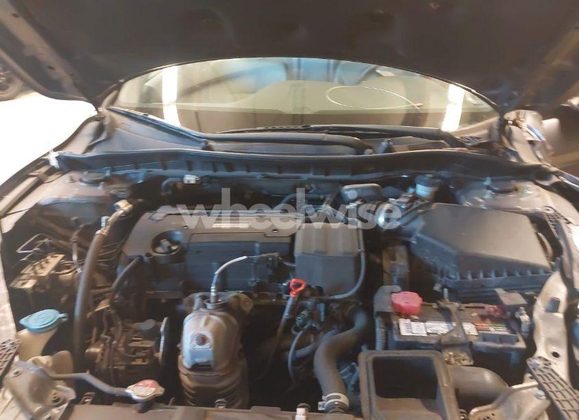 Photo 10 of 2016 Honda Accord LX (VIN 1HGCR2F38GA084042)