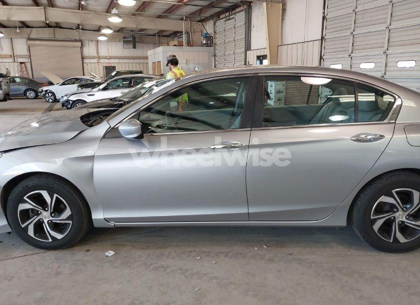 Photo 14 of 2017 Honda Accord LX (VIN 1HGCR2F38HA115016)