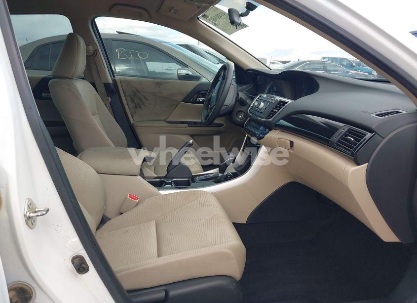 Photo 5 of 2017 Honda Accord LX (VIN 1HGCR2F38HA158397)