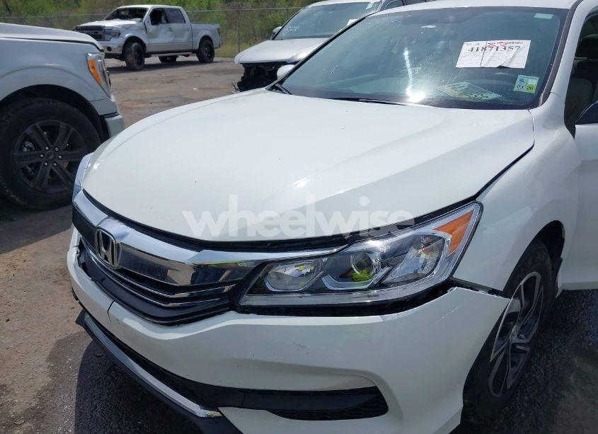 Photo 10 of 2017 Honda Accord LX (VIN 1HGCR2F38HA261450)
