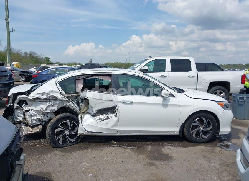 Photo 13 of 2017 Honda Accord LX (VIN 1HGCR2F38HA261450)