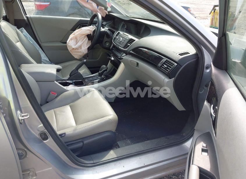 Photo 5 of 2017 Honda Accord LX (VIN 1HGCR2F38HA263831)