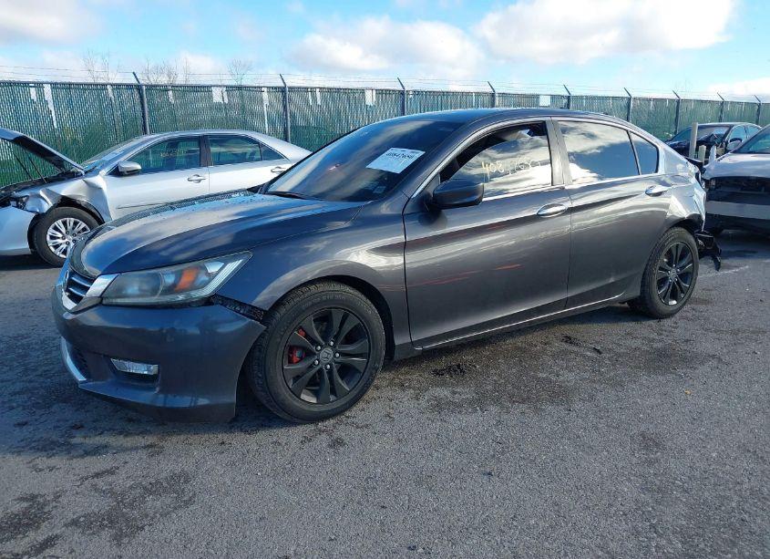 Photo 2 of 2013 Honda Accord LX (VIN 1HGCR2F39DA005375)