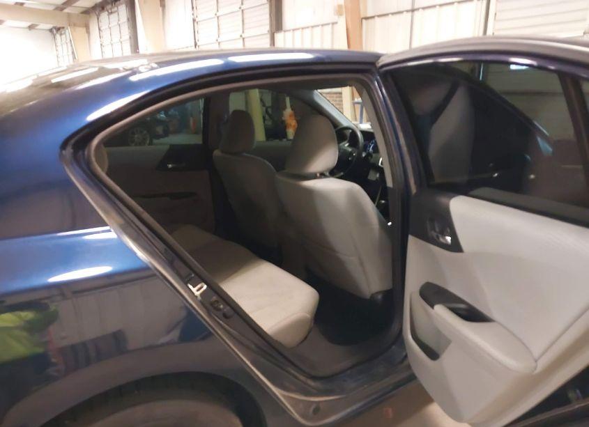 Photo 8 of 2017 Honda Accord LX (VIN 1HGCR2F39HA057756)