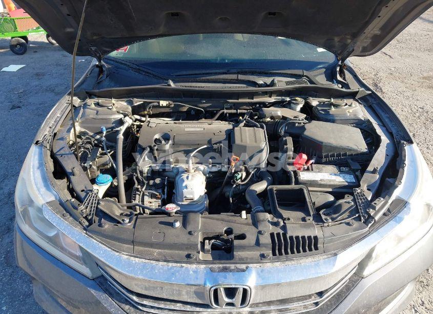 Photo 10 of 2017 Honda Accord LX (VIN 1HGCR2F39HA117437)