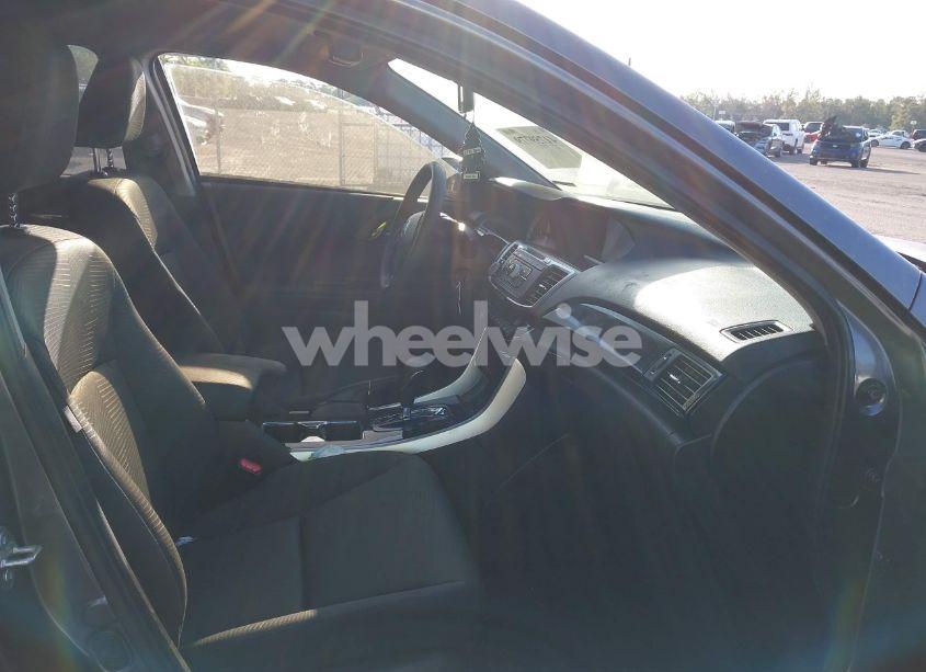 Photo 5 of 2017 Honda Accord LX (VIN 1HGCR2F39HA117437)