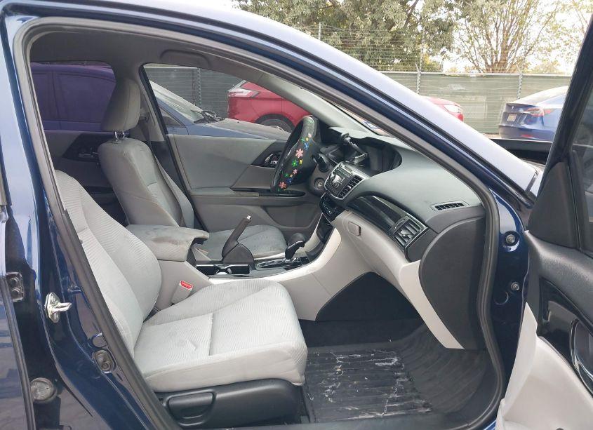 Photo 5 of 2017 Honda Accord LX (VIN 1HGCR2F39HA130575)