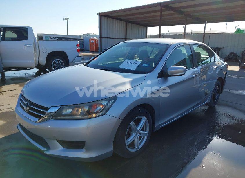 Photo 2 of 2013 Honda Accord LX (VIN 1HGCR2F3XDA069568)