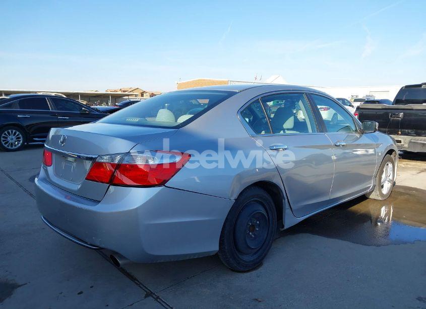 Photo 4 of 2013 Honda Accord LX (VIN 1HGCR2F3XDA069568)