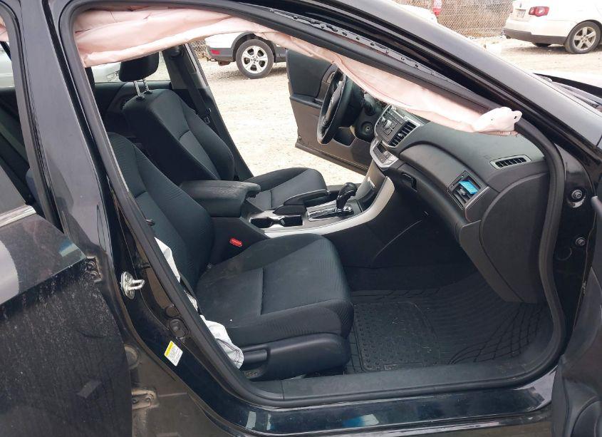 Photo 5 of 2014 Honda Accord LX (VIN 1HGCR2F3XEA098652)