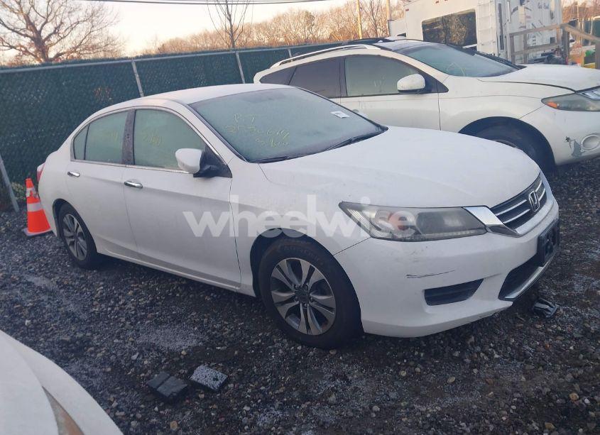 2015 Honda Accord LX (VIN 1HGCR2F3XFA095882) main photo