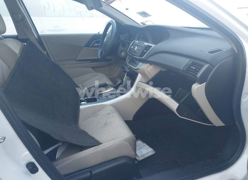 Photo 5 of 2015 Honda Accord LX (VIN 1HGCR2F3XFA095882)