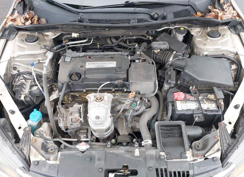 Photo 10 of 2015 Honda Accord LX (VIN 1HGCR2F3XFA141369)