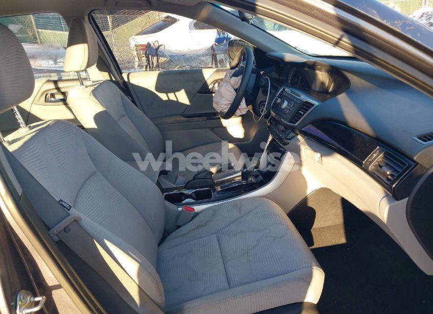 Photo 5 of 2017 Honda Accord LX (VIN 1HGCR2F3XHA071150)